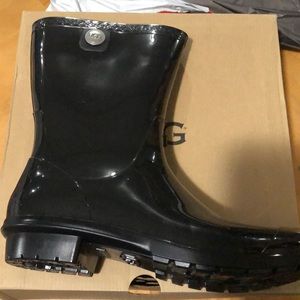 UGGS RAIM BOOTS